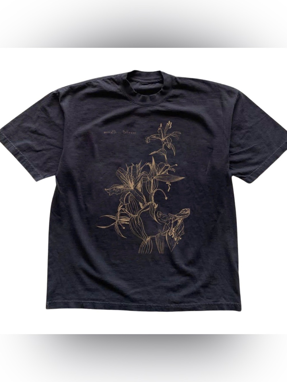 Retro Black Crewneck Short-Sleeve Tee with Floral Print